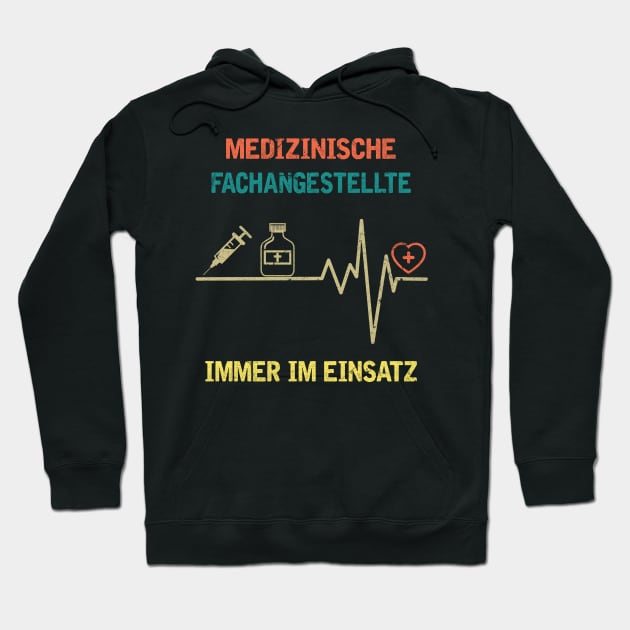 MEDIZINISCHE FACHANGESTELLTE IMMER IM EINSATZ Hoodie by JeanettVeal